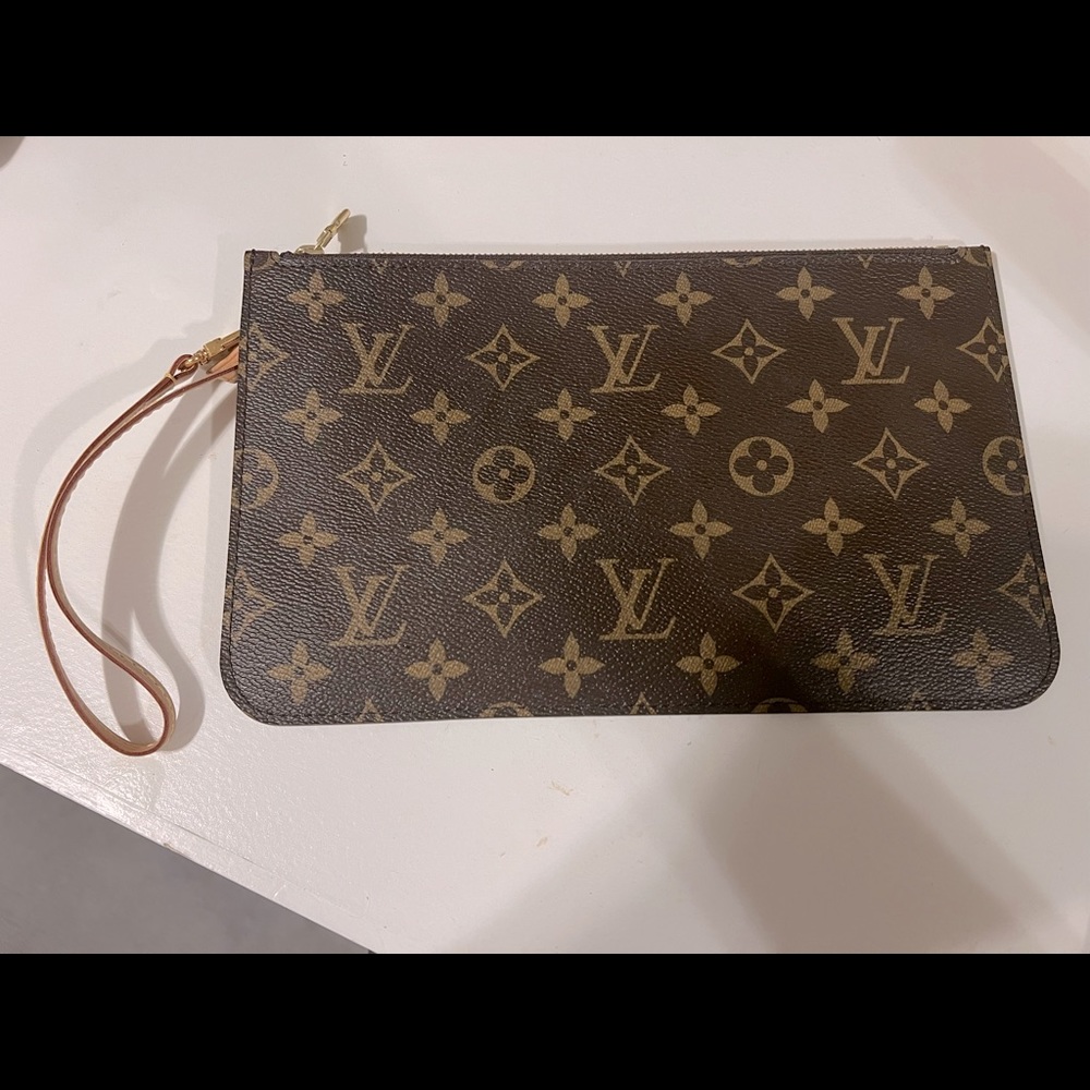 BRAND NEW Louis Vuitton Wristlet